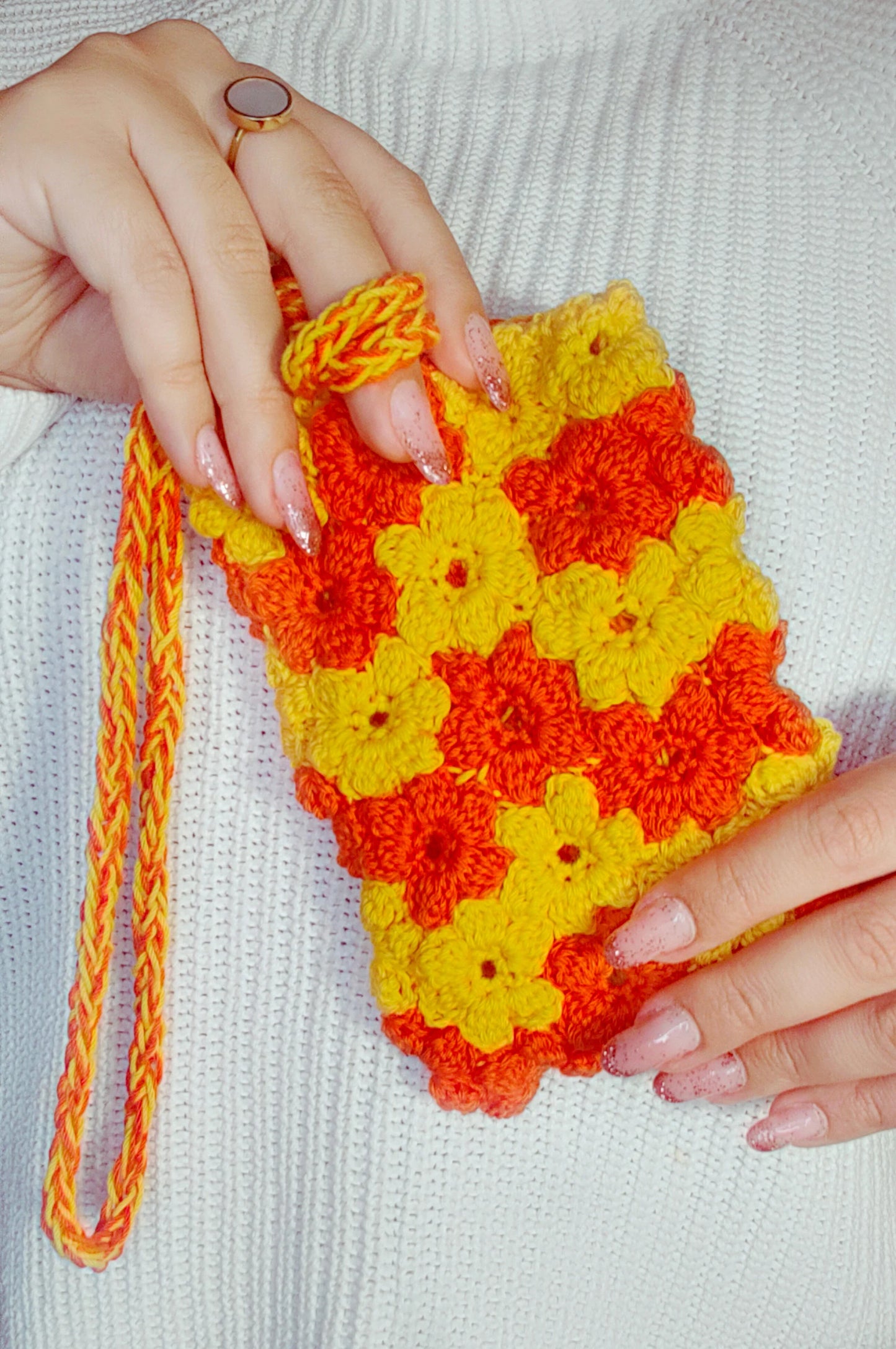 Borsetta Portacellulare Autunno Uncinetto Handmade Custodia per Smartphone Floreale Porta Telefono Autunnale con Fiorellini Pochette Artigianale Donna Accessorio Moda