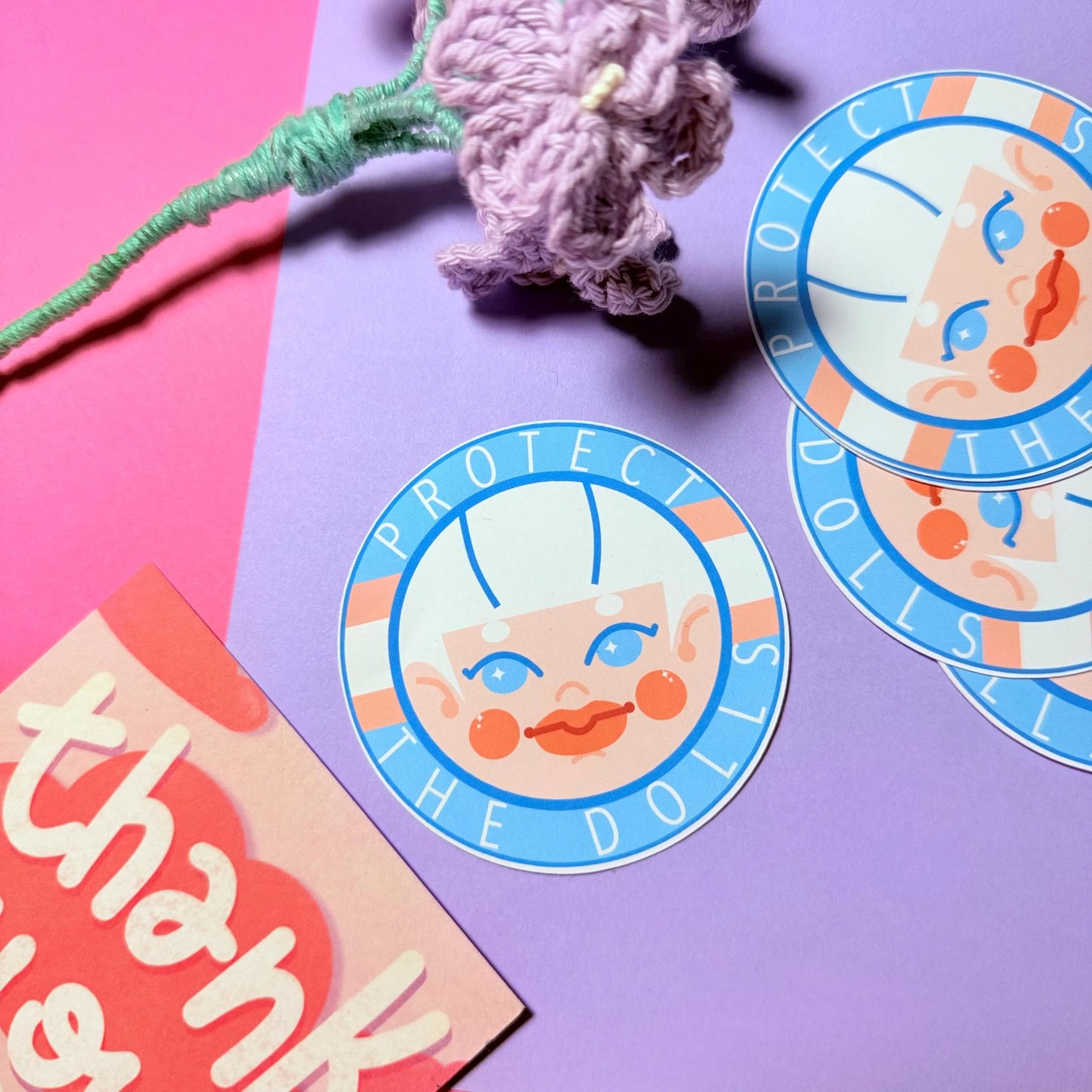 Donazione Gaycenter - Adesivo Protect The Dolls Diritti LGBTQI+ Adesivo Bandiera Trans Alleati Decorazione Mese del Pride LGBTQ Accessori
