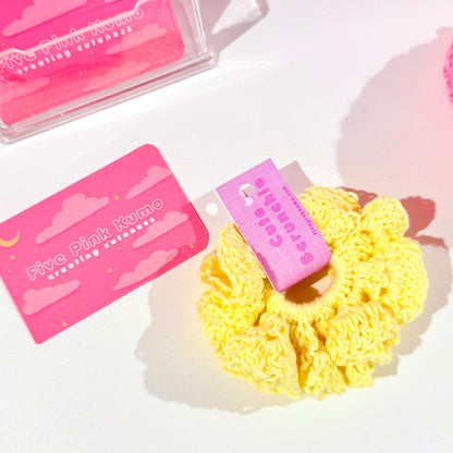 Scrunchie Semplice Giallo Delicato all'Uncinetto – Fatto a Mano