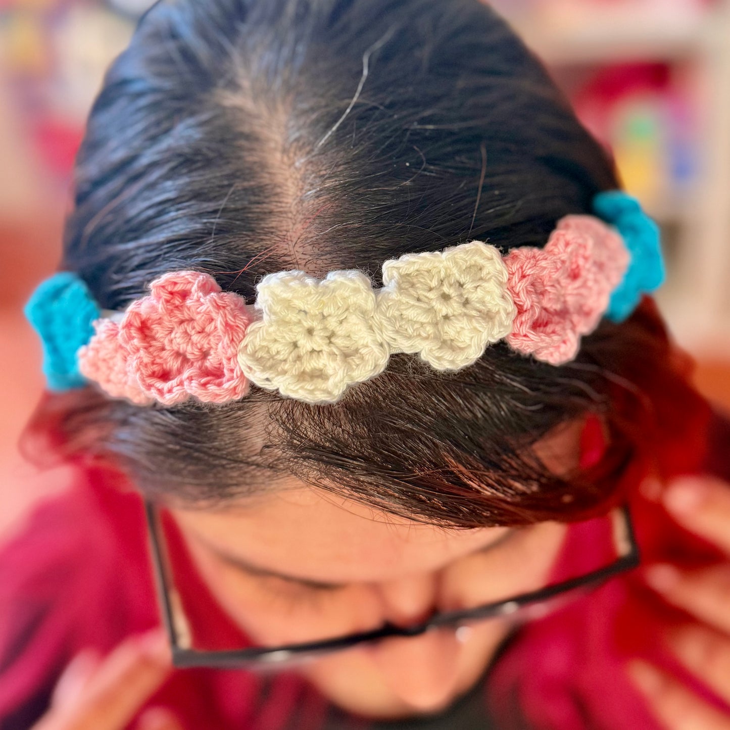 Cerchietto Fiori Uncinetto Inverno Accessorio Capelli Fatto a Mano Bianco Blu e Rosa Idea Regalo Romantico
