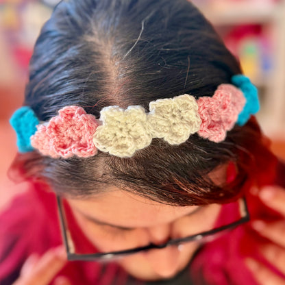 Cerchietto Fiori Uncinetto Inverno Accessorio Capelli Fatto a Mano Bianco Blu e Rosa Idea Regalo Romantico