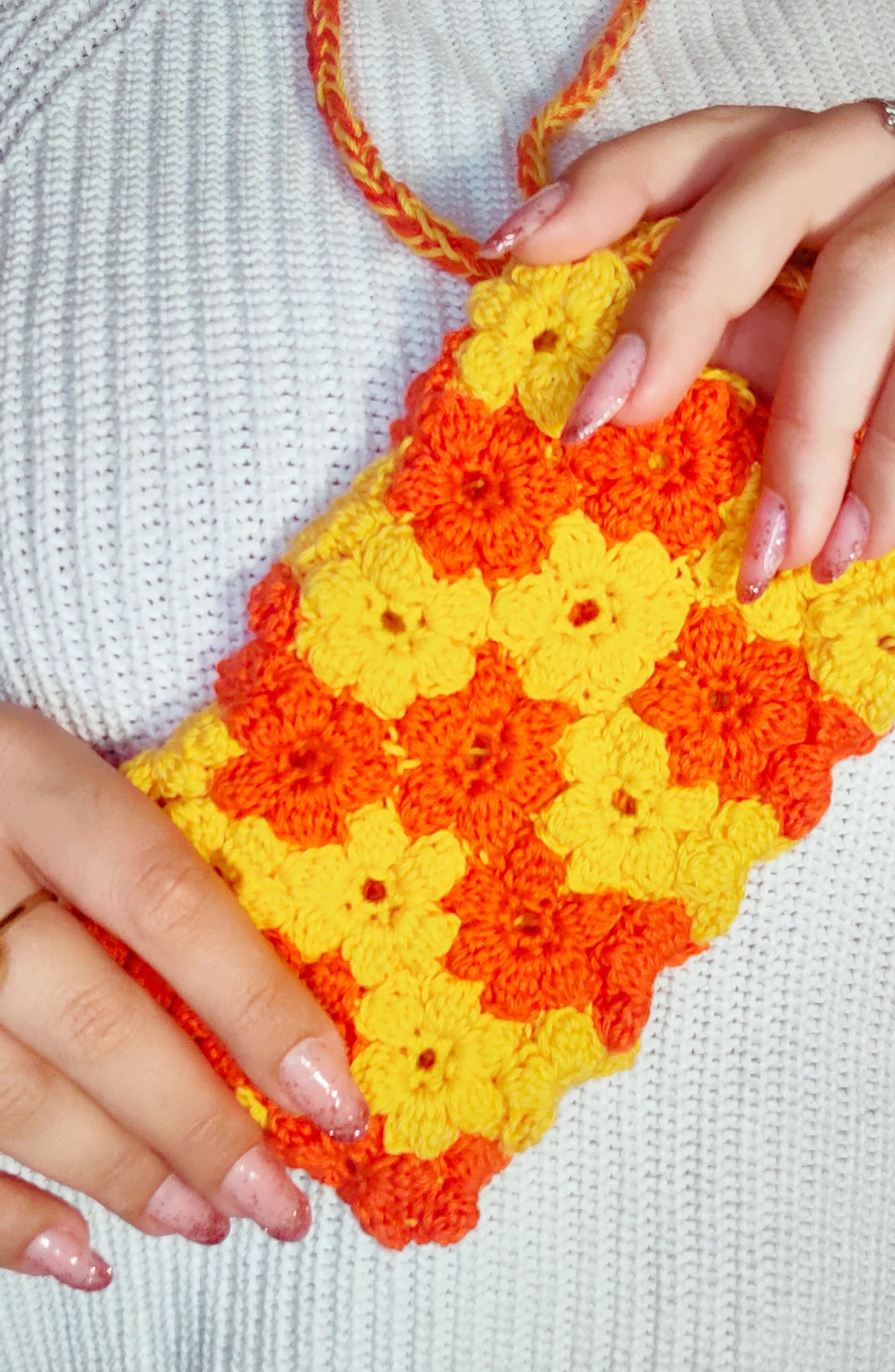 Borsetta Portacellulare Autunno Uncinetto Handmade Custodia per Smartphone Floreale Porta Telefono Autunnale con Fiorellini Pochette Artigianale Donna Accessorio Moda