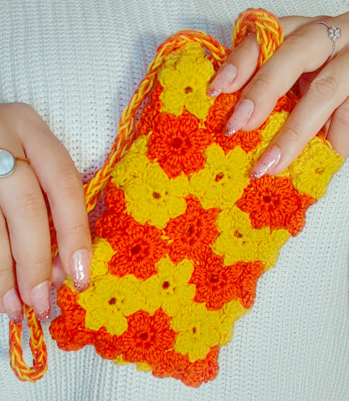 Borsetta Portacellulare Autunno Uncinetto Handmade Custodia per Smartphone Floreale Porta Telefono Autunnale con Fiorellini Pochette Artigianale Donna Accessorio Moda