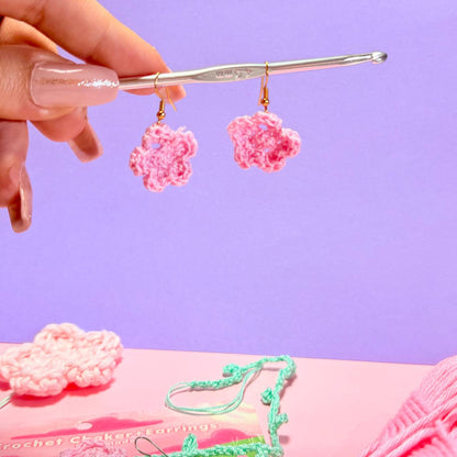 Orecchini Fiorellino Uncinetto Rosa – Acciaio Inossidabile Handmade