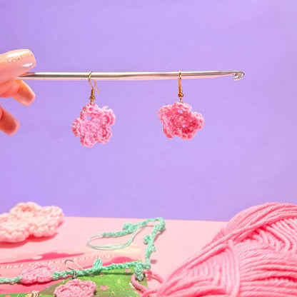 Set Choker + Orecchini Fiorellino Uncinetto Rosa – Acciaio Inossidabile Handmade