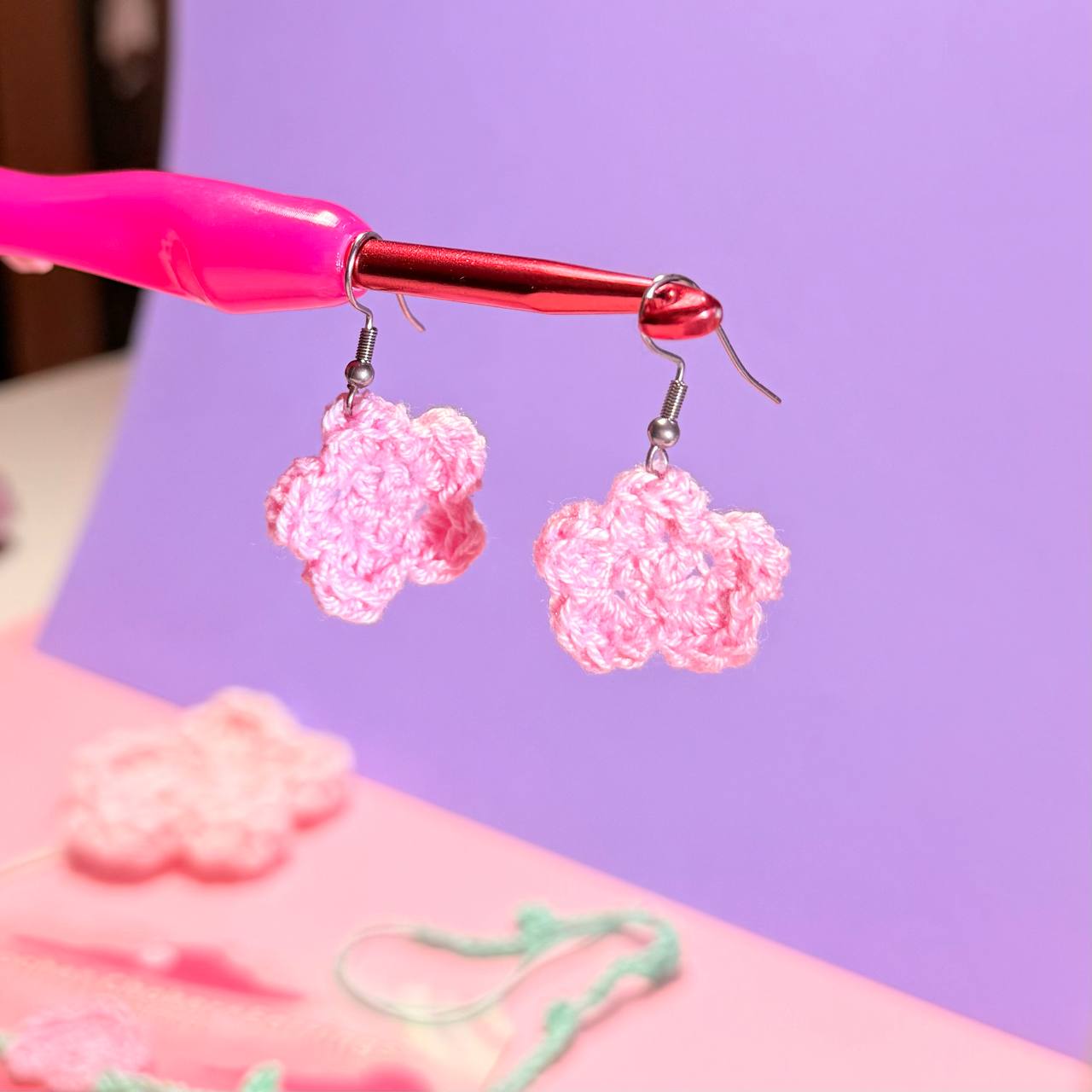 Set Choker + Orecchini Fiorellino Uncinetto Rosa – Acciaio Inossidabile Handmade