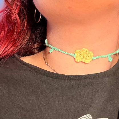 Set Choker + Orecchini Fiorellino Uncinetto Giallo – Acciaio Inossidabile Handmade