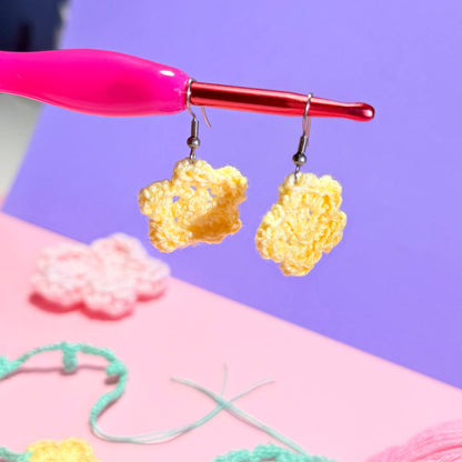 Set Choker + Orecchini Fiorellino Uncinetto Giallo – Acciaio Inossidabile Handmade