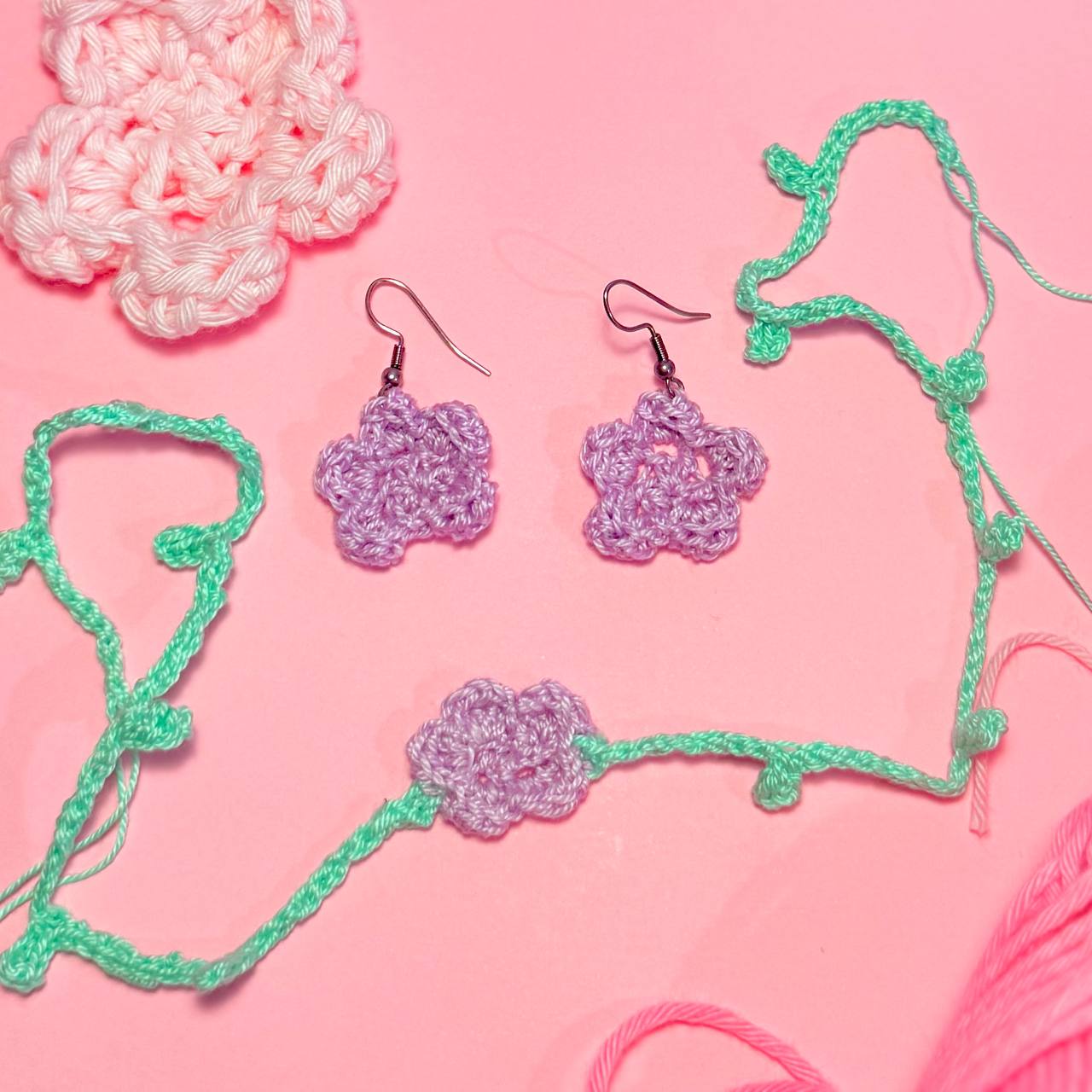 Set Choker + Orecchini Fiorellino Uncinetto Lilla – Acciaio Inossidabile Handmade