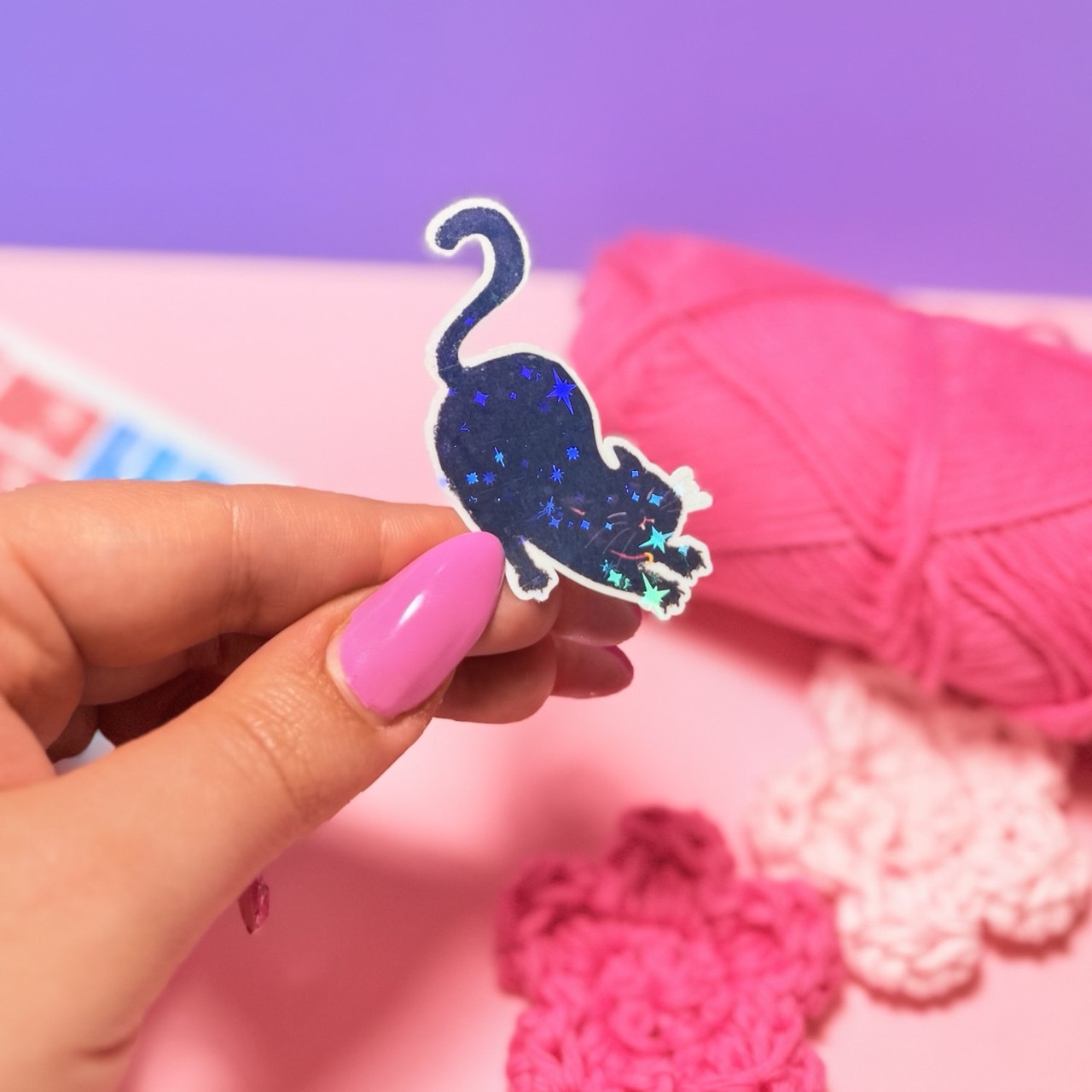 Sticker Olografico Gatto Nero che si Stiracchia Kawaii Handmade